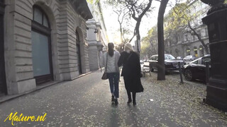 56 éves nő és a tini csaj