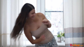 18videoz - Alice Kelly az idősebb faszikat szereti