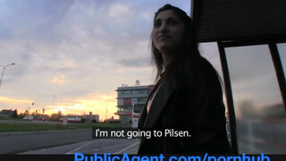 PublicAgent - izgató ázsiai lány felszedve a buszmegállóban