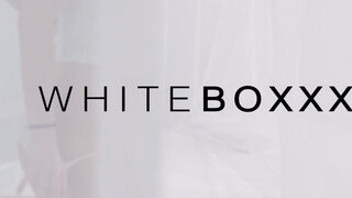 WhiteBoxxx - Renata Fox a méretes seggű orosz csajszi