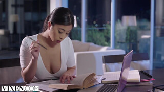 VIXEN - Jade Kush a dögös ázsiai picsa