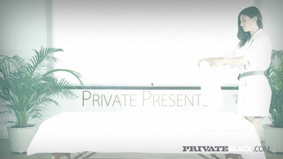 PrivateBlack - Julia Rocka a bombázó masszőr kiscsaj