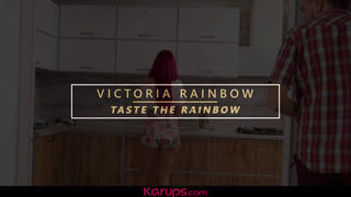 Victoria Rainbow a szexy vékony milf