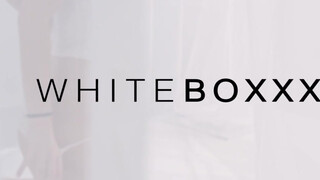 WHITEBOXXX - Tini bige játszik a puncijával