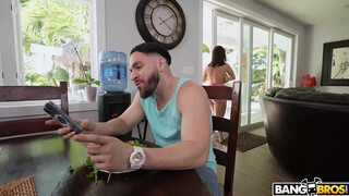 BANGBROS - Crystal Chase a méretes cickós latin amerikai hölgyemény