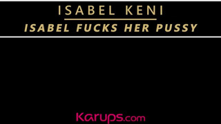 Isabel Keni szereti a műbrét