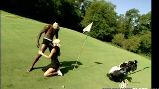 Private Interracial - Sylvia Sun a golfpályán megkúrva