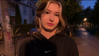 Cutie Kim megkefélve hátulról