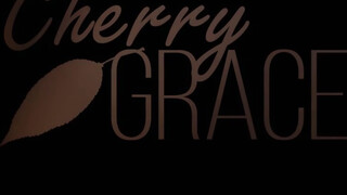 Cherry Grace a formás seggű nőci