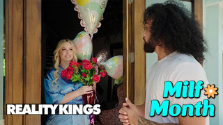 REALITY KINGS - Jenna Starr a hatalmas seggű mami