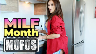 MOFOS - Mandy Flores feneke megdöngetve