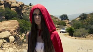 A kicsike vörös újra másképp: forró leszbi hármas