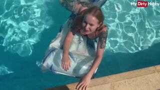 Emma wolf a tüzes kisasszony aki a medencében közösül vadul