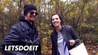 Hatalmas keblű barna hajú német picsa felvétel a hatalmas kombiban vad baszásra