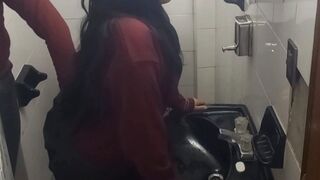 Tini latina diákok vad baszása a fürdőben iskola előtt