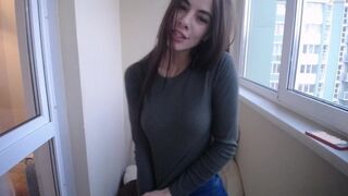 Csinos spiné tanya mutatja a cicijét