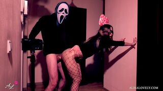 Maszkos őrült rendesen megbassza a néger bigét a tükör előtt - halloween szerepjáték fétis páros játék