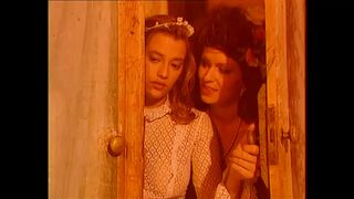Hatalmas cicis csajok könyörtelenül leszopják és lovagolják a vastag farkakat retro válogatásban
